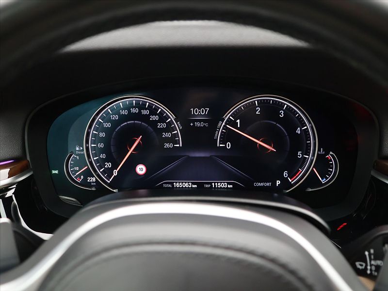 BMW Řada 5 3,0 540d 235kW xDrive M DPH - fotka 18 z 36