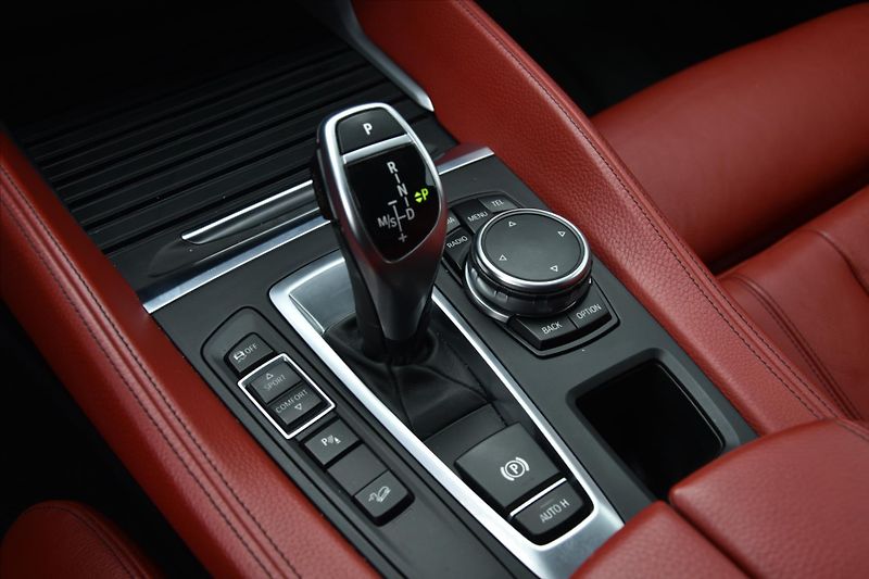 BMW X6 xDrive 30d 190kW ČR - fotka 20 z 26