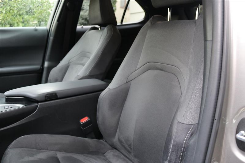 Lexus UX 250h 2,0 HEV, DSG, 1.Maj.  UX - fotka 17 z 64