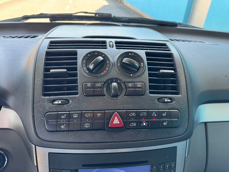 Mercedes-Benz Viano (2007) 2,2CDi 4x4 Steyr 7 míst - fotka 15 z 50