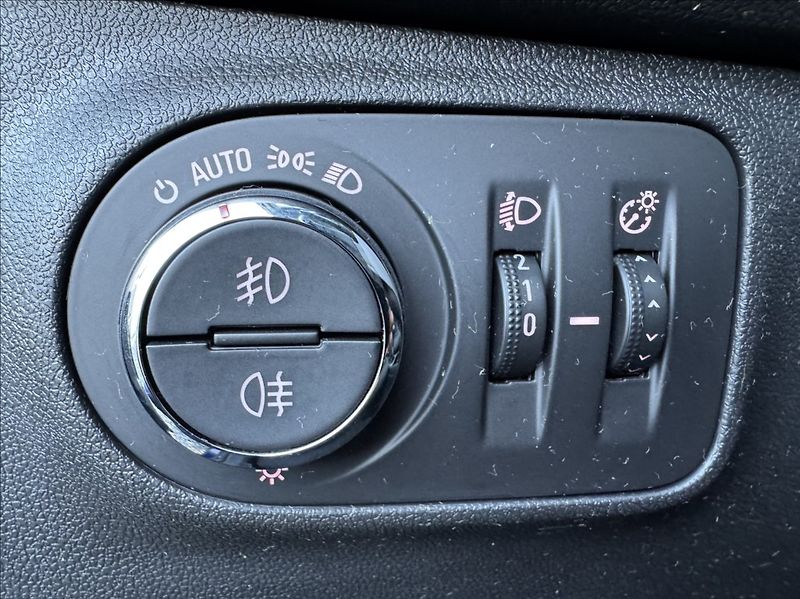 Opel Corsa 1,2 i,51kW,DRIVE,1.maj,původČR - fotka 25 z 50