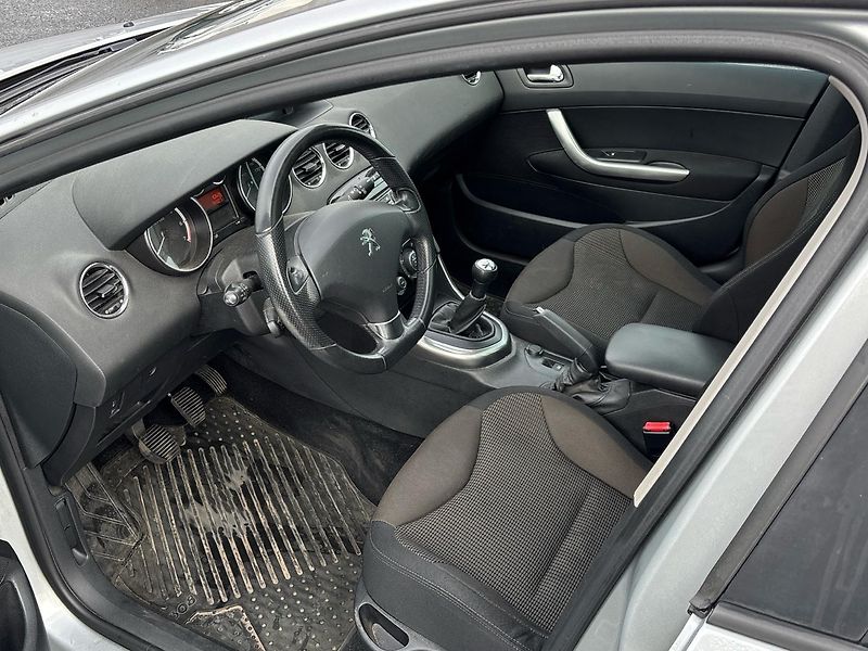 Peugeot 308 SW - fotka 5 z 9