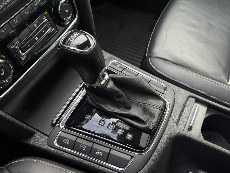 Škoda Superb 2.0 TDI DSG / 125 kW Elegance - fotka 16 z 25