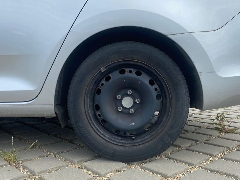 Škoda Rapid (2013) 1,2 (63kW) Benzín+LPG - fotka 13 z 22