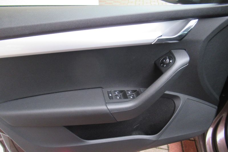 Škoda Octavia 1.6 TDI AUT. KLIMA NAVI TAŽNÉ - fotka 21 z 24