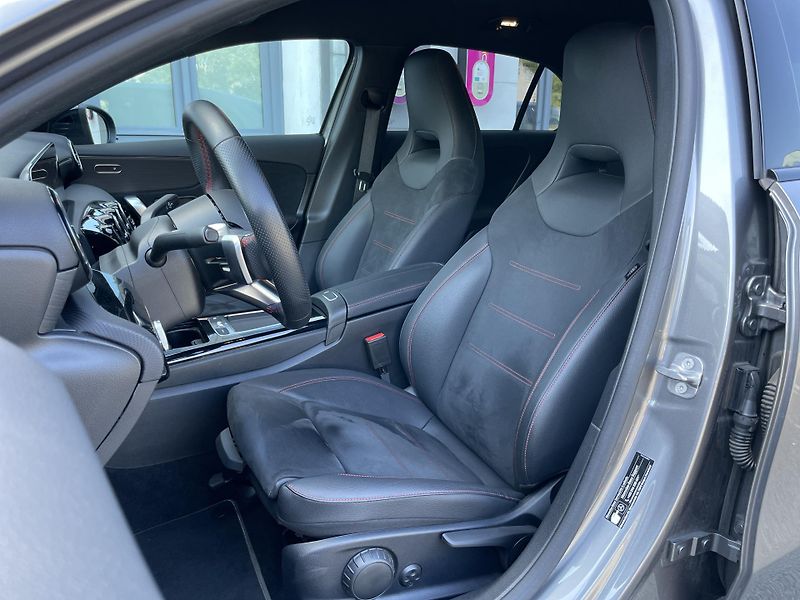 Mercedes-Benz Třídy A 200d AMG - fotka 14 z 26