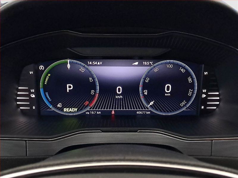 Škoda Superb (2023) Style iV 1.4 TSI PHEV - fotka 11 z 23
