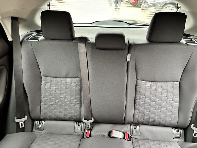 Toyota Yaris 1.5 Hybrid 116 Comfort - fotka 11 z 24