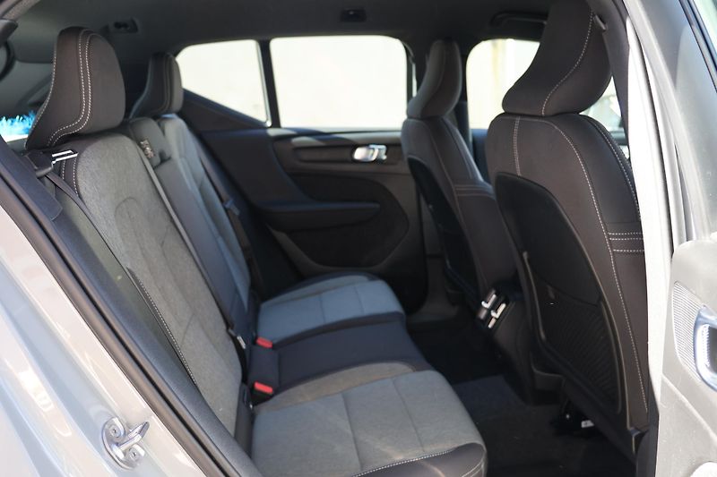 Volvo XC40 (2024) Plus, B3 Mild hybrid, Benzín,  - fotka 9 z 20