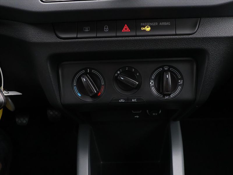 Škoda Fabia 1,0 MPI 44kW 14'390KM CZ - fotka 17 z 25