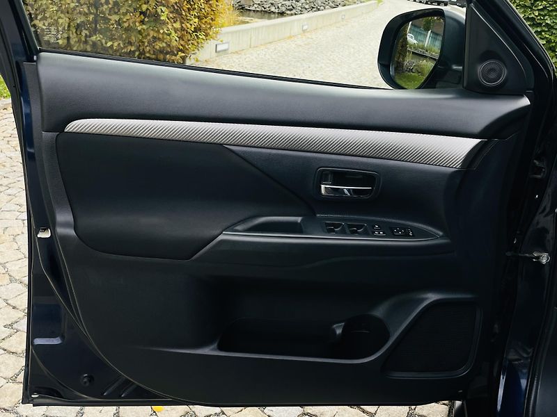 Mitsubishi Outlander 2.0i MANUÁL 1.MAJITEL TAŽNÉ - fotka 32 z 44