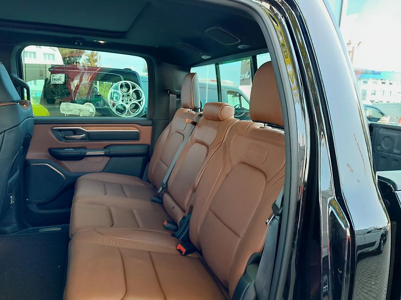 Dodge RAM (2025) 1500, 5.7 V8  Longhorn MY24 - fotka 15 z 41