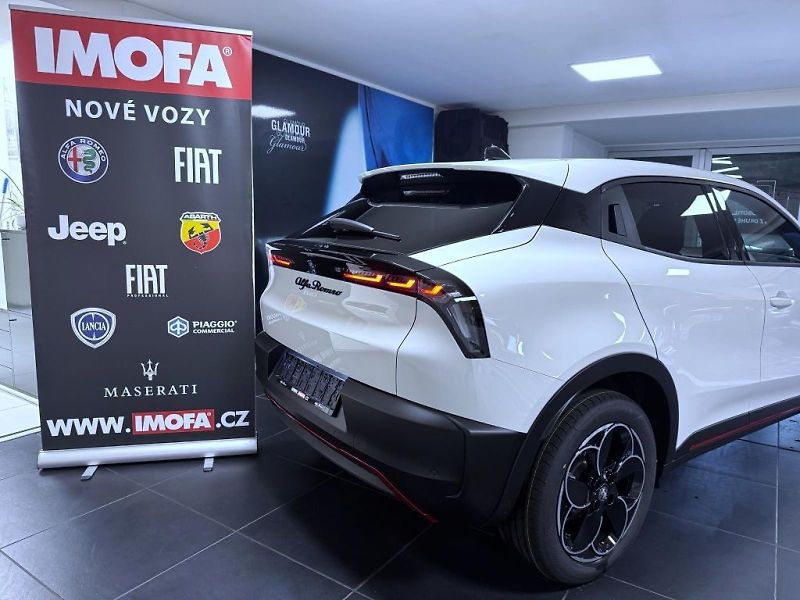 Alfa Romeo Junior (2026) Speciale 156k Elettrica 54 kWh - fotka 5 z 20