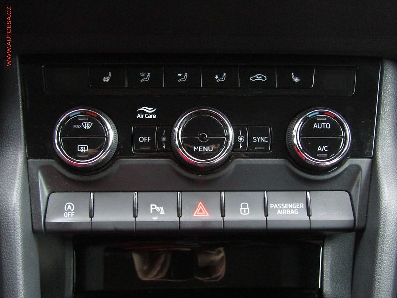 Škoda Karoq (2018) 2.0 TDi 4x4, ČR, Style, navi - fotka 15 z 18