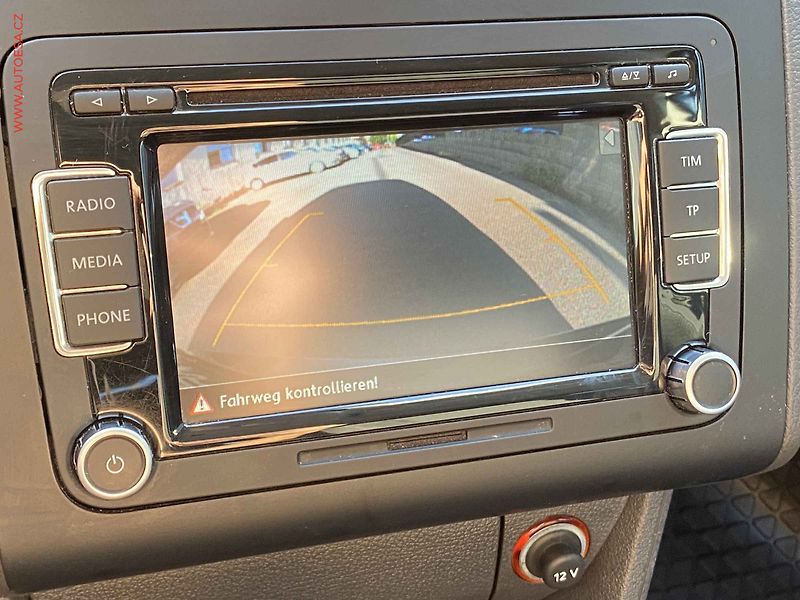 Volkswagen Touran (2014) 2.0 TDi, Comfortline, +kola - fotka 16 z 18