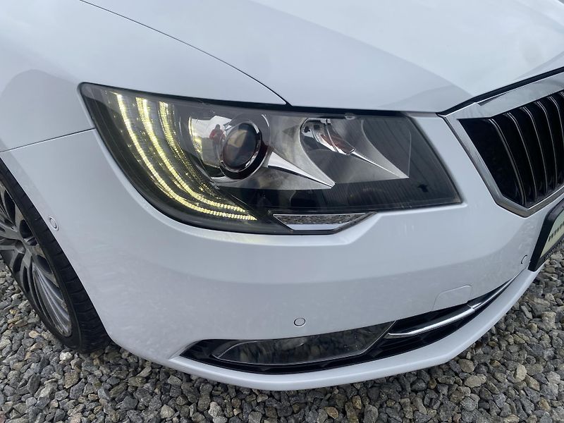 Škoda Superb 2.0TDi 4x4 170PS DSG L+K COMBI - fotka 66 z 158