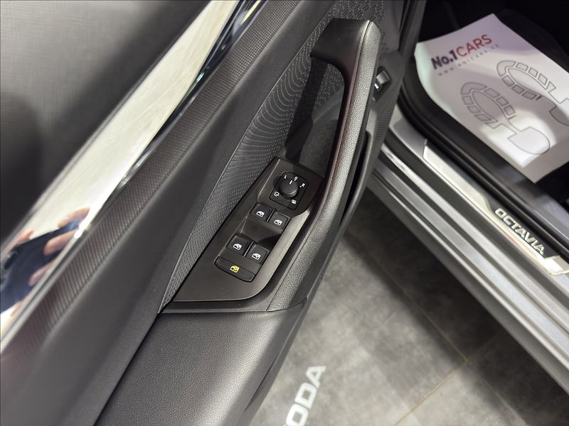 Škoda Octavia 2,0   TDI DSG REZERVACE - fotka 7 z 29