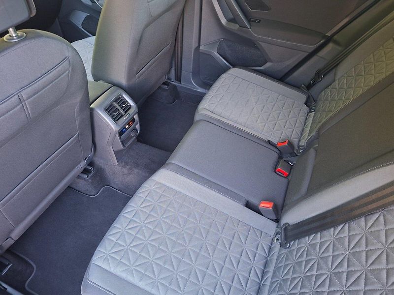 Volkswagen Tiguan (2022) 2.0TDI 110kW DSG LIFE - fotka 35 z 50