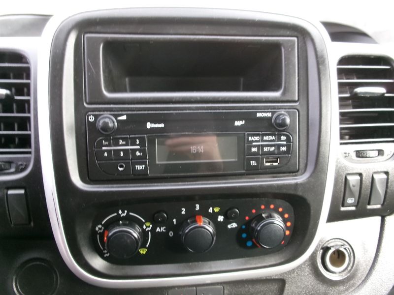 Renault Trafic (2017) 1,6dCi KLIMA TAŽNÉ 1.MAJ - fotka 18 z 26