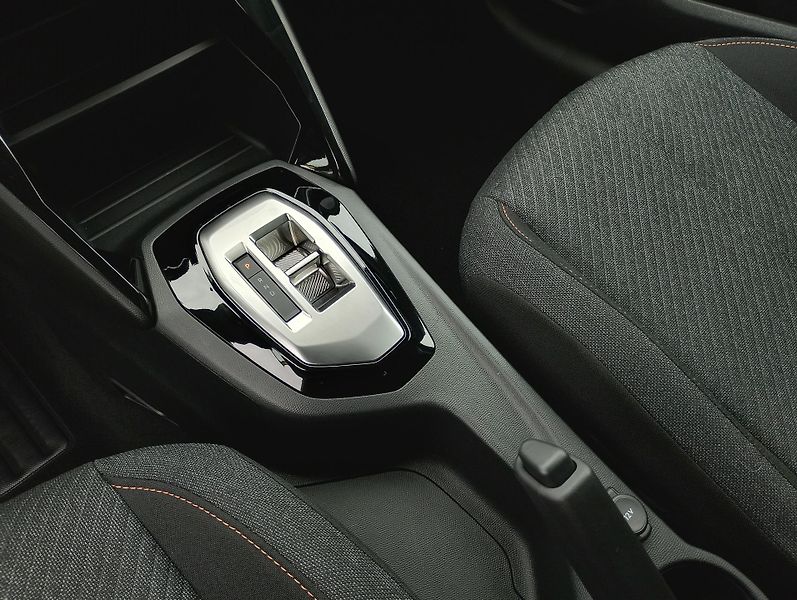 Peugeot 208 (2026) STYLE Hybrid 110 e-DCS6 - fotka 19 z 23