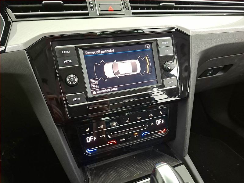Volkswagen Passat (2022) 2.0 TDI - fotka 15 z 16