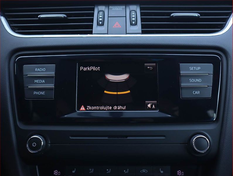 Škoda Octavia (2014) Ambition 1.6 TDI, Serv.kniha - fotka 16 z 18