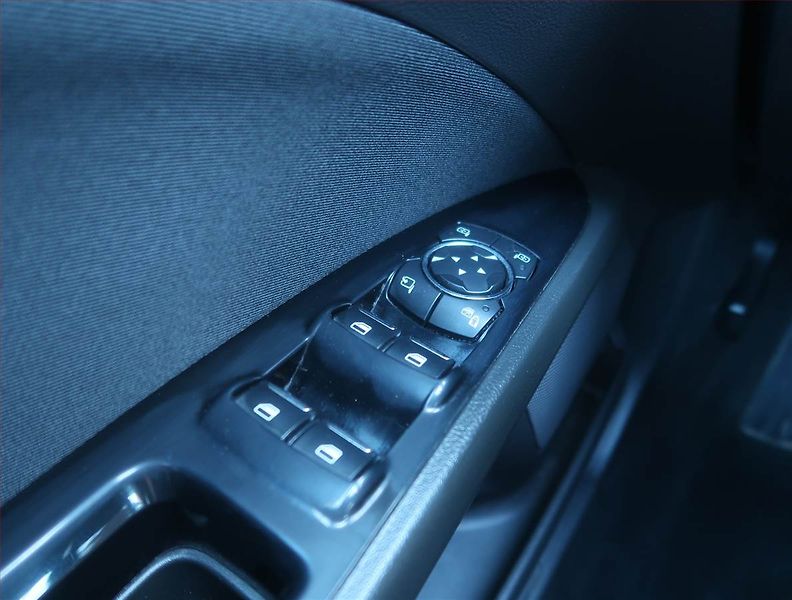 Ford Mondeo (2018) Titanium 2.0 TDCI, Navi - fotka 16 z 17