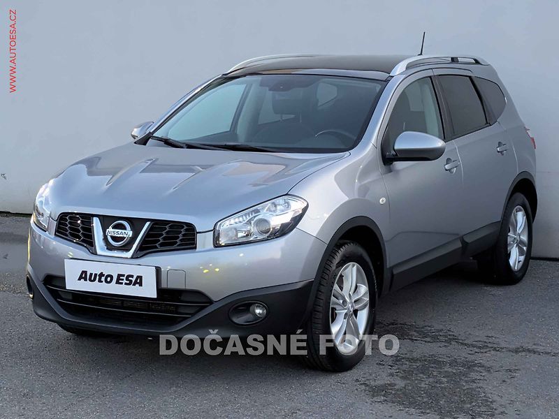 Nissan Qashqai (2012) 2.0i +2, Panorama, navi - fotka 3 z 11