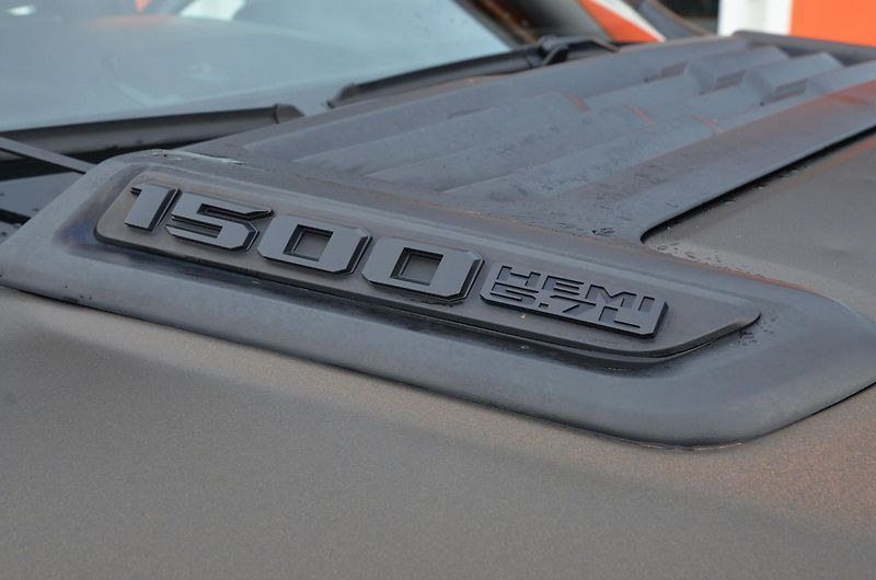 Dodge RAM (2022) 1500 BIGHORN 5.7 V8 HEMI 4x4  - fotka 15 z 51