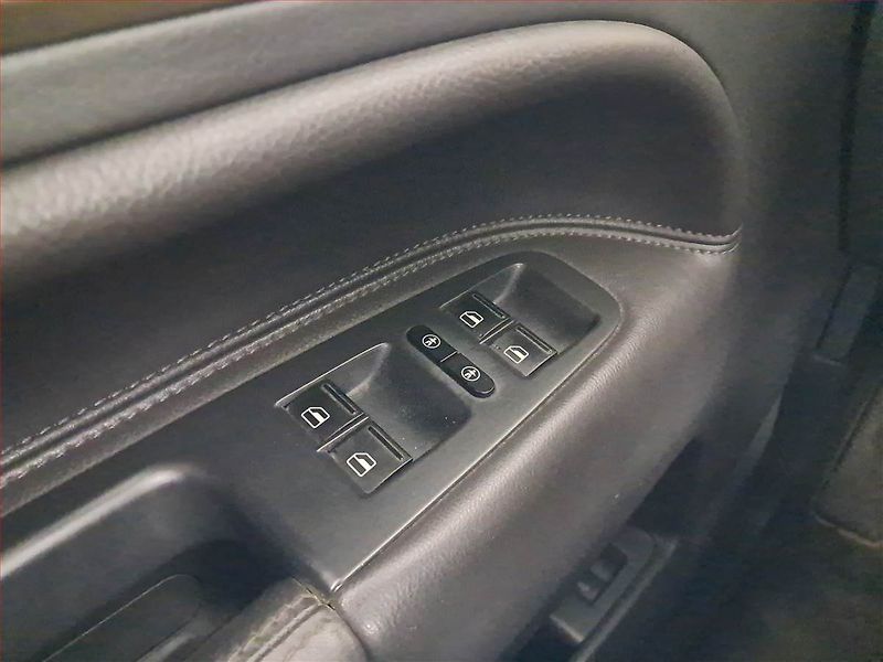 Volkswagen Touareg (2009) 3.0 TDI, 4X4, Automat, Xenony - fotka 21 z 21