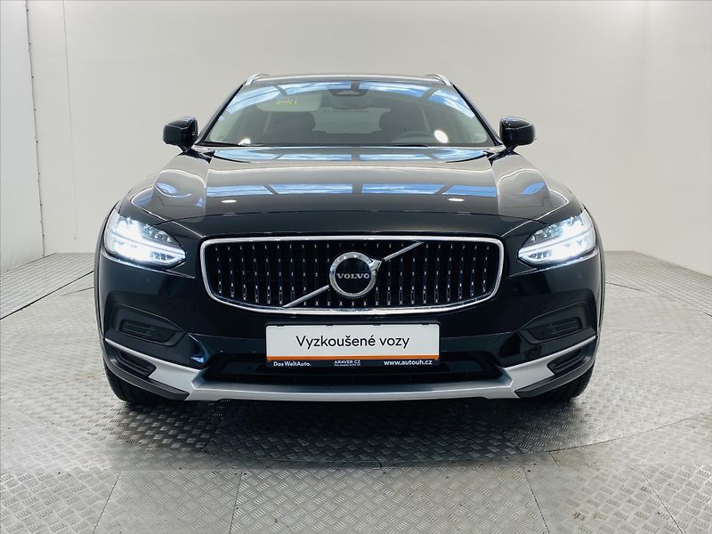 Volvo V90 B4 AWD Cross Country - fotka 4 z 25