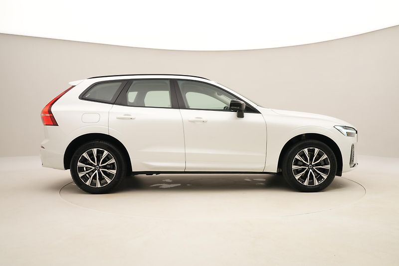 Volvo XC60 B4 AWD DARK PLUS AUT - fotka 14 z 55