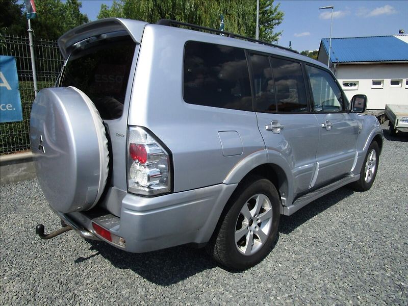 Mitsubishi Pajero 3.2 Di-D, 4x4, aut. klima, 7 m - fotka 4 z 54