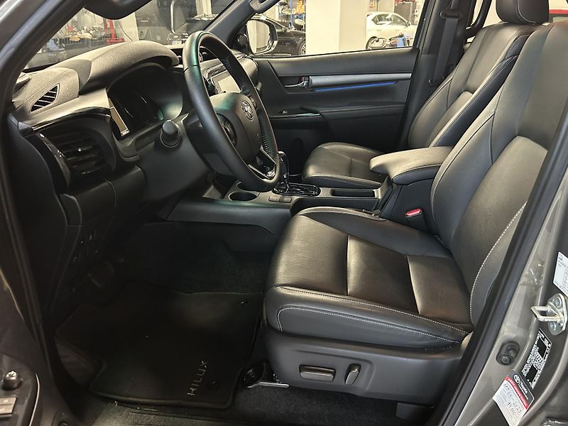 Toyota Hilux (2021) 2.8D-4D Double Cab 4x4 JBL - fotka 5 z 26
