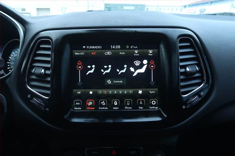 Jeep Compass (2020) 1.4 MultiAir, 4X4, Automat - fotka 18 z 24
