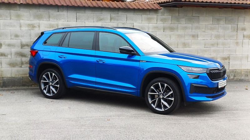 Škoda Kodiaq SPORTLINE TDI 147kW WEBASTO-ČR - fotka 3 z 50