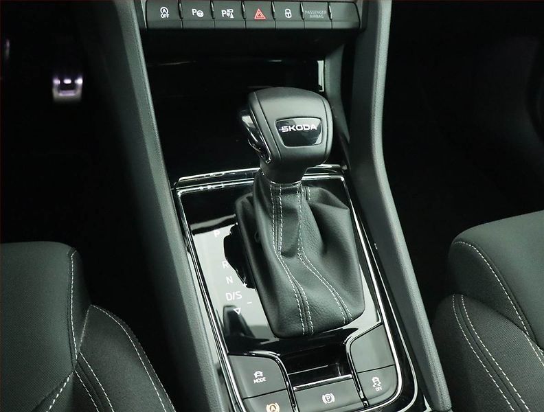 Škoda Karoq (2024) Sportline 1.5 TSI - fotka 13 z 21