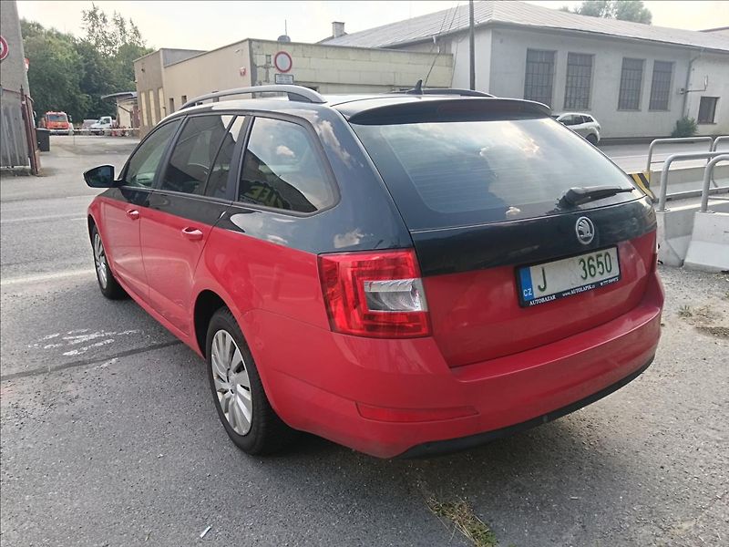 Škoda Octavia 2,0 TDi kombi  Ambition - fotka 8 z 20