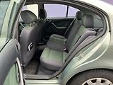 Škoda Octavia 1,6 MPi Ambiente/ servisní k. - náhled 13
