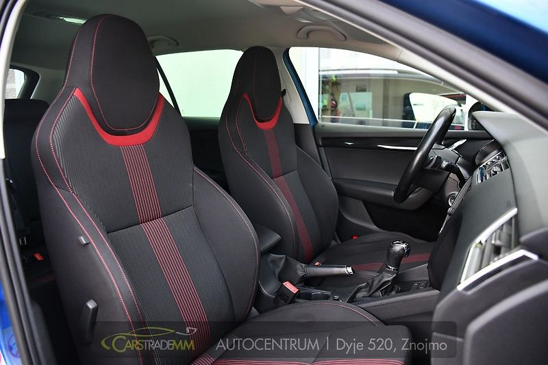 Škoda Octavia 1,6 TDI DSG STYLE & DYNAMIC - fotka 17 z 53