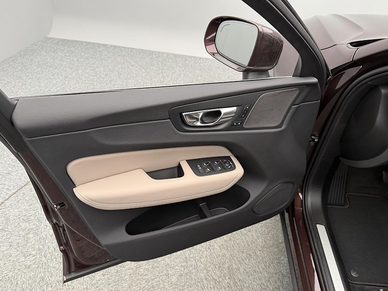 Volvo XC60 (2026) B5 AWD AUT BRIGHT PLUS - fotka 8 z 30