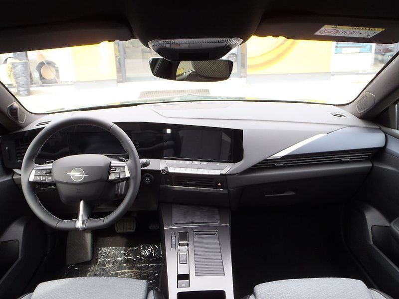 Opel Astra ST Edition Hybrid 1.2 Turbo - fotka 13 z 33