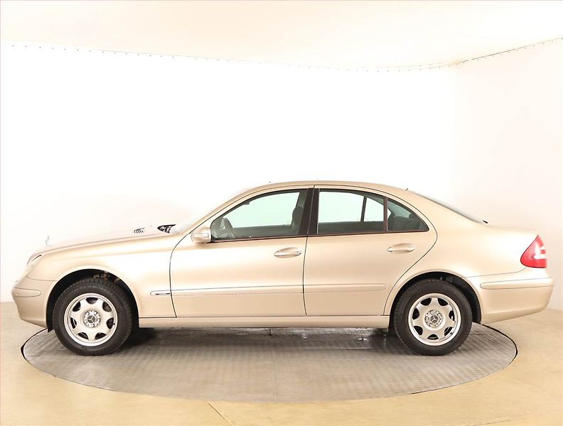 Mercedes-Benz Třídy E (2002) Classic E 240 , Tempomat - fotka 3 z 16