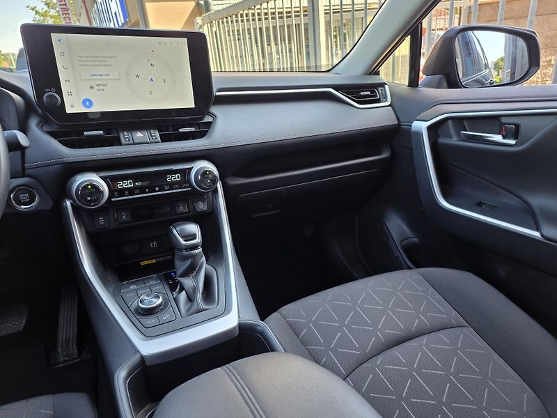 Toyota RAV4 2.0-4x4-AUT-1.MAJITEL-ZÁRUKA - fotka 33 z 40