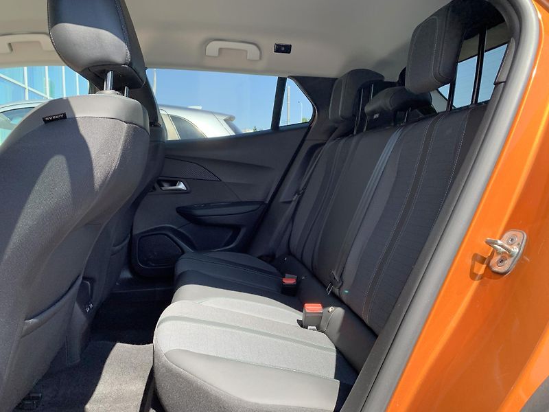 Peugeot 2008 ALLURE 1,2 PureTech 96kW AT - fotka 6 z 30