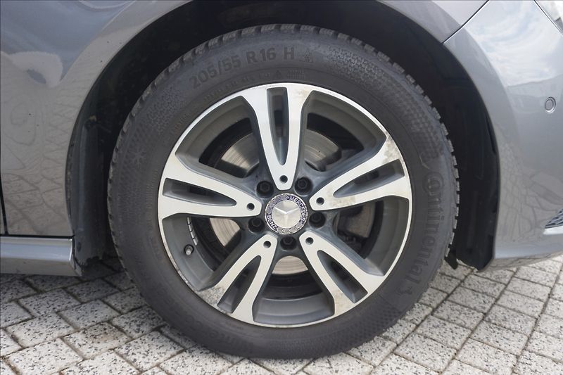 Mercedes-Benz CLA 1,6 180 Shooting Brake - fotka 12 z 14