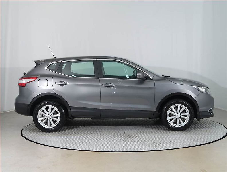 Nissan Qashqai (2014) 1.2 DIG-T, Navi, Tempomat - fotka 6 z 16