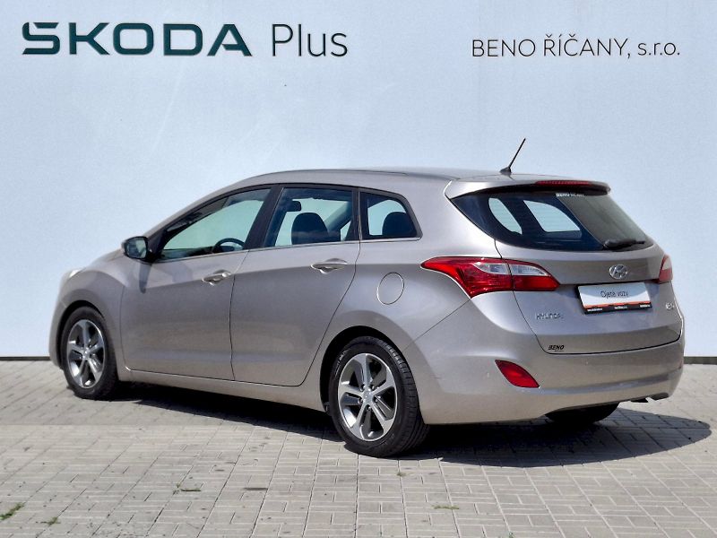 Hyundai i30 (2015) Kombi - fotka 10 z 31