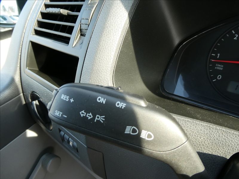 Volkswagen T5 California 2,5 TDi 96kW obytný vůz - fotka 34 z 49