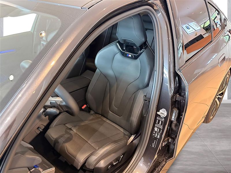 BMW Řada 5 540d xDrive M-Sport Pro Venti - fotka 6 z 11